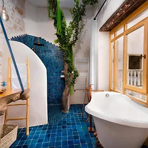Mama Lova Hotel, Riad, Restaurant & Riad